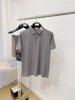 菲拉格慕、2025新品短袖T恤，帅气时尚，胸前设计凹凸装饰图案Logo，简约百搭款。面料棉 不仅挺括，保持潮流的廓形，又穿着舒适，纱织更细腻，码数M-3Xl