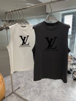 驴家 24S夏季新款无袖背心.棉质饱满柔软亲肤 无身材顾虑.此种设计的舒适感是无与伦比 胸前品牌字母之间的碰撞相当精彩 立体质感银色烫画工艺.完美结合的打Cal
