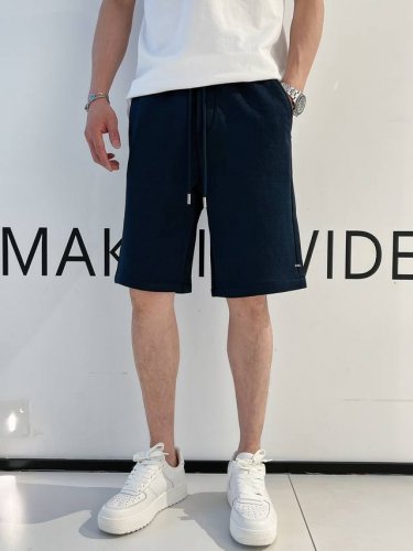 lv 25Ss夏季新款休闲短裤！渠道稀出，超级火爆同步时尚单品，擅长在遵循实穿性的基础上，新季最时髦的中裤短裤！ 客供100%棉面料质感精制而成，舒适透气的面料