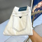Arm阿玛尼 25S春夏款时尚水洗Logo牛仔裤 男士后口袋品牌字母刺绣徽标修身直筒牛仔长裤 此款裤装精选客供进口顶级95%棉5%氨纶日制混纺牛仔面料制作而成