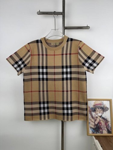 款号G34 新款Burberry巴宝莉23Ss经典常青格子针织短袖男女款 -单品采用定染定纺纱线、购入原版打造 全套定制辅料 细节决定成败 重磅秋冬新款 柔软细