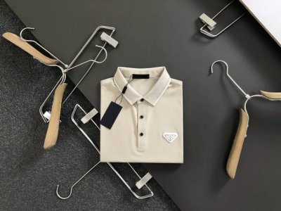 prad*修身版型M-Xxxl 25春夏顶级经典蓝色三角标融合polo短袖 精致丝滑专柜面料 顶级元素融合打造 经典短袖3标齐全 潮男时尚 无论是上身舒适度还是