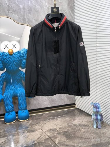 蒙口。2025春季新品。科技防水防风时尚流行男士夹克外套！男士流行元素户外连帽运动夹克。N这款家新品夹克将华贵风采与技术创新巧妙结合，专为重视实用功能与时尚美学