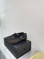 alaia 来自巴黎 水钻芭蕾 一见倾心 黑色 凌格网面款 P330 一双完美 新型时尚芭蕾鞋， 配上不同款式，不同风格都能轻松驾驭，无论牛仔裤，西装裤，还是百