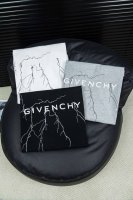顶级版本-款号W32 Givenchy纪梵希 新款字母闪电印花短袖T恤 被称为法国时装界的绅士的Givenchy的风格所在 1952年纪梵希这个品牌在法国正式诞