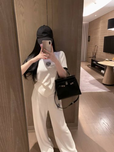跑量套装 loe*E 撞色刺绣针织套装 万能百搭系列款 人手必备 慵懒感十足 一套出门