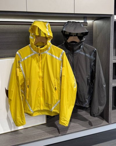 arcteryx始祖鸟 System A系列 Dro P30 Moroz Shell Jacket Logo风壳印花连帽全压胶夹克防晒服外套 高质量全压胶明胶皮