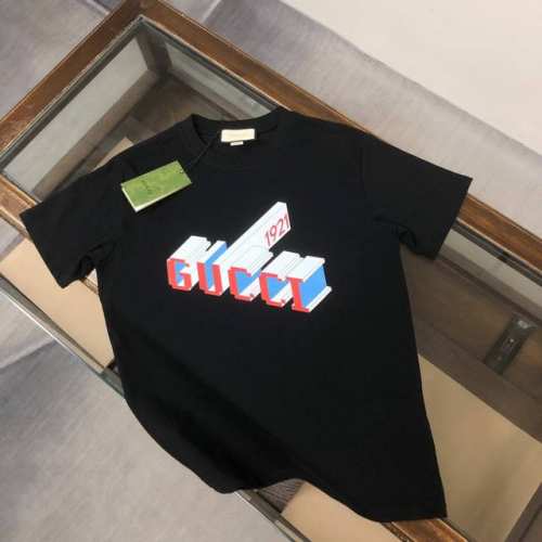 GUCCI 古驰 24SS夏季新款圆领短袖T恤！270克重磅高端纯棉面料，手感质感都极完美！修身裁剪设计干净利落！时尚又好看！走线做工非常精致！版型效果超赞！而