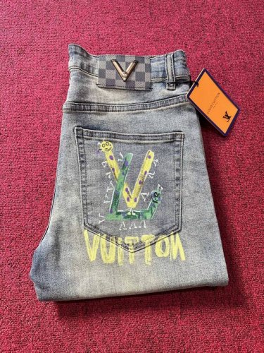 Lv &路易威登 Louis Vuitton全身手绘工资牛仔裤 2025最新品，原单狠货，水洗休闲牛仔裤，进口原版水洗弹力面料，舒适有弹性，原版五金辅料装饰Lo