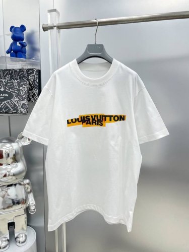 lv 路易 高克重 2025夏季新款字母印花黄色胶带印花Logo最新品短袖 Dd 专柜同步有售，原单狠货，时尚进口原版科技面料，上身舒适透气，原版定制五金辅料，