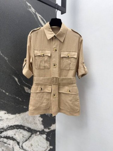 rl 25Ss 春夏新品老钱风穿搭长期主义卡其色工装风亚麻外套 气质翻领卷边袖设计上身巨显瘦 低饱和度浅卡其色很衬肤色很显白 版型百搭不挑人日常出门绝对不会撞款