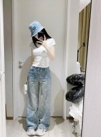 上新 Louis Vuitto* 驴 25Ss重工破线老花牛仔裤 1V老花牛仔裤真的深得我心 直观的感受到它的杀伤力 慵懒感拉满了 我只能给它一个裤王的封号 实