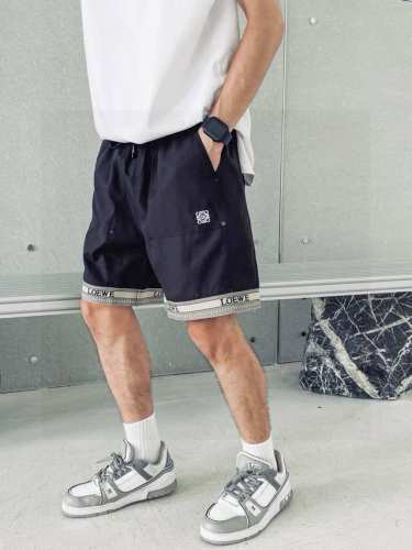 品名：Lo&We 23Ss 织带拼接柳丁针织刺绣Logo短裤五分裤 面料：梭支 颜色： 黑色 尺码M-L-Xl 腰围 臀围 裤长 M 70 110 46 L 7