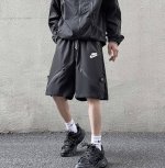 Nike耐克拉链冲锋短裤情侣机能风短裤男女同款宽松设计感夏季潮牌短裤！ ~采用 冲锋衣同款面料 透气性非常好 可以调节拉链设计 能更好适应各种腿型！ ~采用重工