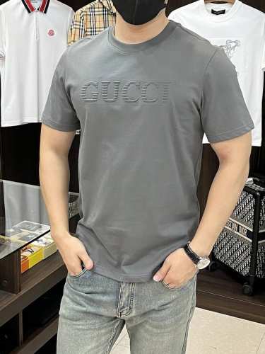 主推 Gucci 秋冬新品发布古驰圆领短袖 纯棉面料 定义高端产品 3D立体制版 贴身舒适 欧洲标准环保染色 去除所有重金属 微生物 达到国际标准 胸前绣花 少