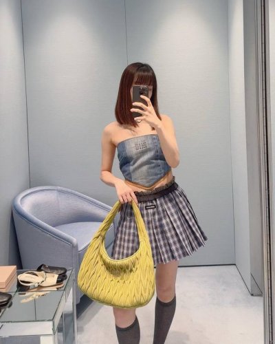 Miumi* 25Ss春夏新款 知识分子经典格纹百褶短裙丨独家Yb开发 高版出品 定制色织面料 饰有品牌标识贴饰 网纱拼接蕾丝松紧腰头 穿搭建议露出腰头 百褶廓