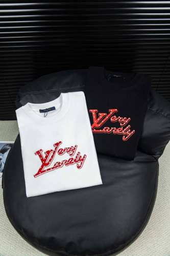 顶级版本-款号W23 Louis Vuitton 路易威登斑点红色镂空印花短袖 胸前品牌字母印花后背贴布Logo大牌感十足 高端大气完美演绎 经典圆领不挑人版型