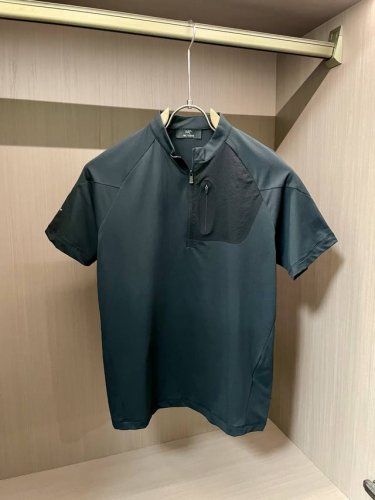鸟家 夏季休闲男士冰感速干无痕短袖T恤 面料采用81%锦纶和19%氨纶，手感柔软细腻亲肤，夏天穿上冰爽的感觉，胸前经典拉链口袋设计不显单调，高级感满满！领口无色
