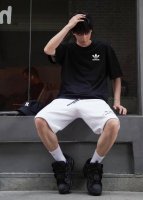 60 上新！Adidas阿迪达斯三叶草元素碰撞，超级吸睛！ 情侣款圆领短袖T恤，全部采用上等原料，质感好颜色鲜明！ 这种款式上身回头率超高！基础款的圆领Tee,