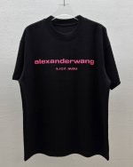 aw圆领短袖T恤 粉色字母发泡 立体效果也太好看 面料定制定染 300克100%纯棉短袖 手感非常舒服 超级百搭好看的一款短袖 品质绝对保证 黑白色 男女同款