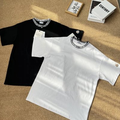 moncler 蒙口2025春夏新款刺绣Logo圆领短袖T恤 高版本高品质原版面料 网红明星同款 胸前字母刺绣Logo工艺，纯棉面料，手感非常舒服 超级百搭好看
