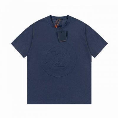 Lv路易早春凹凸提花新款短袖T恤，高品质滑爽纯棉洗水面料，前幅Logo采用高工艺凹凸提花、还原特殊工艺带来的潮流，官网同步，定制定染 ，面料舒适柔软，三标齐全