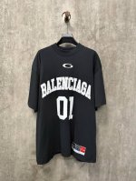 Balenciaga 巴黎世家 25Ss 篮球系列 01号短袖球衣T恤 顶级版本 此款采用16支单精梳紧密纺纱 做洗后260G克加密平纹布 字母和Logo都是刺