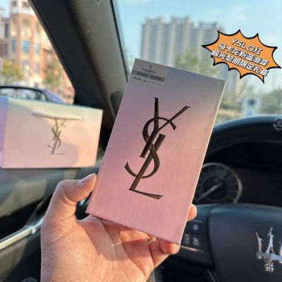 从黑暗到光明，从日落到日出，我们终将见到彩虹，爱就要天翻地覆，一抹梦幻，点亮你的唇间星河，杨树林这波又赢麻了# Y L杨树林马卡龙粉蓝渐变暮光黎明口红限定礼盒
