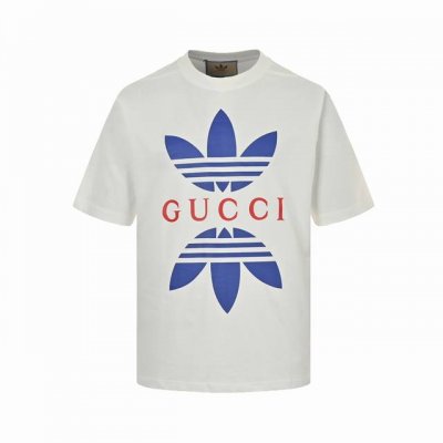 gucci & Adidas 22Ss 联名款印花短袖 对色定染双纱平纹面料，采用32S 1*2精棉双纱单面平纹，搭配32S索罗纳螺纹，索罗纳螺纹具有记忆功能，