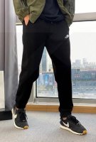 上新！！ ！北面反光Logo男士卫裤,商务休闲修身带弹力长裤 北面男士卫裤商务休闲修身带弹力长裤，面料选用新一代锦棉罗马棉面料，垂感特别好！ 一眼看上去，可能看