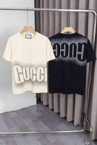 x030 2025年新款Gucci T恤，前后字母大Logo印花工艺，采用260克高品优质双纱纯棉面料，时尚而奢华百搭，男女同款。颜色：杏色，黑色.尺码:M～3