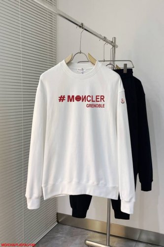 J188 Mo蒙口官网 新款字母印花双层重工字母图案不管是T桖还是卫衣都是每年的爆款单品 前幅大面积印花采用大康丽数码印花机直喷 成本极高 经过多次的调试打版图