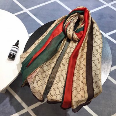 上新 全套包装发票旅游必备单品 爆款丝巾 不管怎么看都觉得是那么美！当你看到实物你就会再回购入手 图片都是实拍。尺寸：180- Cm
