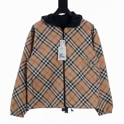 Burberry巴宝利Bbr 菱格纹战马双面连帽夹克外套 原版拆解后定制、 由 棉、涤纶、编织而成， 不同的面料具有不同的特点，如棉质面料透气性好、吸湿性强，涤
