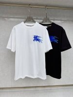 巴宝莉 2025春夏新款首发专柜最新款短袖圆领T恤 高端订制 设计前卫时尚！品牌Logo重工艺设计 高端定制丝光长绒棉面料.手感柔软.穿着舒适.专柜级别精致车线