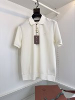 Lo*Ro pi*Na诺 U翩雅 老钱新贵推荐 标志刺绣翻领短袖polo衫 经典三粒扣翻领款式 胸口标志刺绣的点缀 合体的剪裁 螺纹的针织下摆 更具休闲时尚感