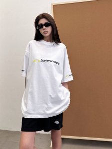 巴黎 新款短袖T 成衣洗水加四面刺绣工艺 100%棉 男女同款 尺码Sml