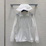 louis Vuitto* 2025Ss新款防晒衣 特殊材质有肌理感 每个小细节都非常注重 恰到好处的高级感 立体剪裁 让成衣上身更为精致洋气 实物太赞啦！Sm