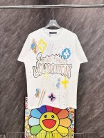 款号 G55 lv 字母五彩图绘圆领短袖 louisvuitton官网Zp同步新款T恤 面料采用32支双纱280克高克重纯棉面料 同缸定织定染原版同色螺纹 进口