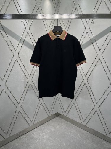 巴宝莉 25Ss新款polo 衫 选用轻盈棉质珠地网眼布打造 衣领处搭配品牌针织徽标 呈现修身版型 衣领和袖口融入镶边设计 点缀同色系马术骑士徽标 Ekd 码数