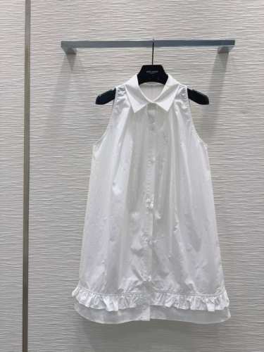 Saint Lauren* 2025Ss新款背心裙 高级感满满 定制面料 剪裁上身版型贴合度极佳 不旦颜色美，质感也敲好！复古又时尚 经典大气 各种身材都可以驾