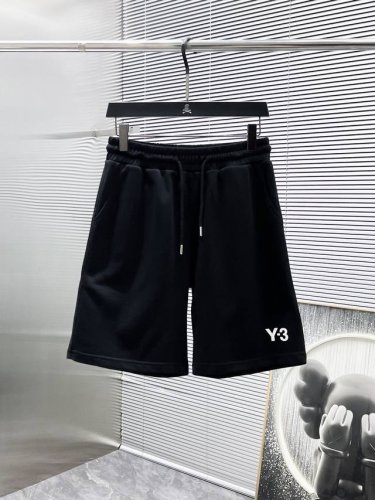 Y3 2025夏季新款 短裤 休闲裤，高端版本！专柜定制面料 透气舒适度高，细节无可挑剔，品牌元素设计理念，体现高品质。手感细腻柔软！呈现休闲裁剪，上身版型超赞