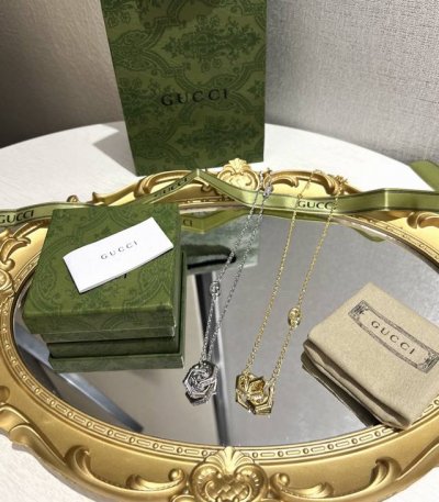 gucci竹节双G项链 520好礼 2025专柜新款 宋威龙同款 两色可选 独特的设计 融合了时尚与街头元素 碰撞出前所未有的视觉冲击 展现出一种前卫而又时尚的