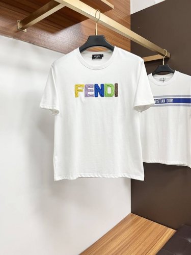 芬迪 25春夏新品品牌字母徽标标识短袖T恤 Ss定制80支双股丝光棉面料 黑色 白色 尺码M-3Xl报单请报身高体重