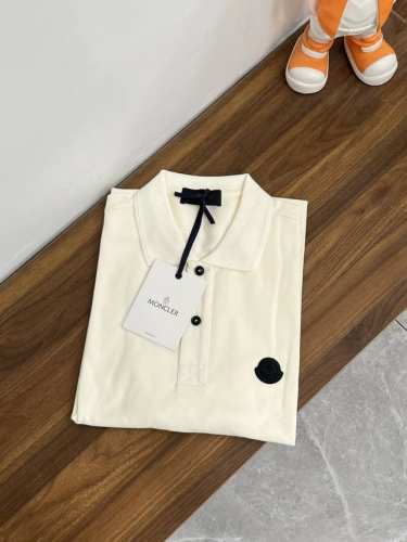 主推 Moncler 独家专供秋季新款蒙口时尚休闲翻领短袖，高端欧版原单T恤，潮流时尚休闲半袖 透气舒适度高，细节无可挑剔，品牌元素设计理念，体现高品质。呈现休