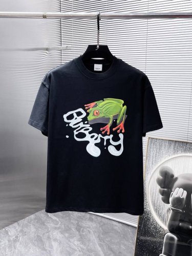 普拉达 prada 2025Ss新款 半袖 体恤 短袖 圆领T恤 高端版本 专柜定制面料 透气舒适度高 细节无可挑剔 品牌元素设计理念 体现高品质 手感细腻柔软