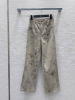 christian Dio*2025Ss新款 系列出品 经典时尚 一如既往的高级有气质，都是不挑人的款！口袋设计轻松彰显出迪家的高级感 看着就是上档次 Sml