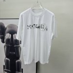 P200 马吉拉* 顶级货品2025春夏新款首发专柜最新款短袖圆领T恤 高端订制 设计前卫时尚！品牌Logo重工艺设计 高端定制260克面料.手感柔软.穿着舒适