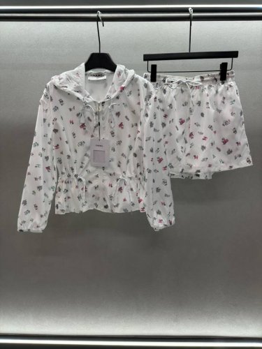 2660 Spring And Summer ！Chan*El，卡通图案防晒套装， 休闲时髦慵懒风，可盐可甜可少女， 定制面料质感丝滑！ 三码！