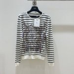dior迪奥条纹间色针织衫，满身印花设计，圆领简约时尚，尽显优雅气质，春季必备单品。